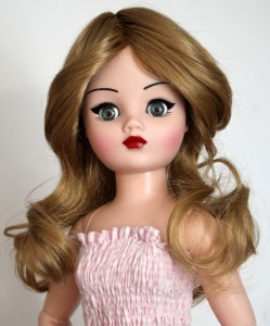 Long Waves Wig size 9, Dark Blonde