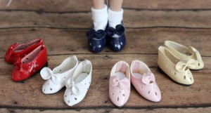 Slip on Shows with Bows for 12" Dolls, Shown of Patience & Senson